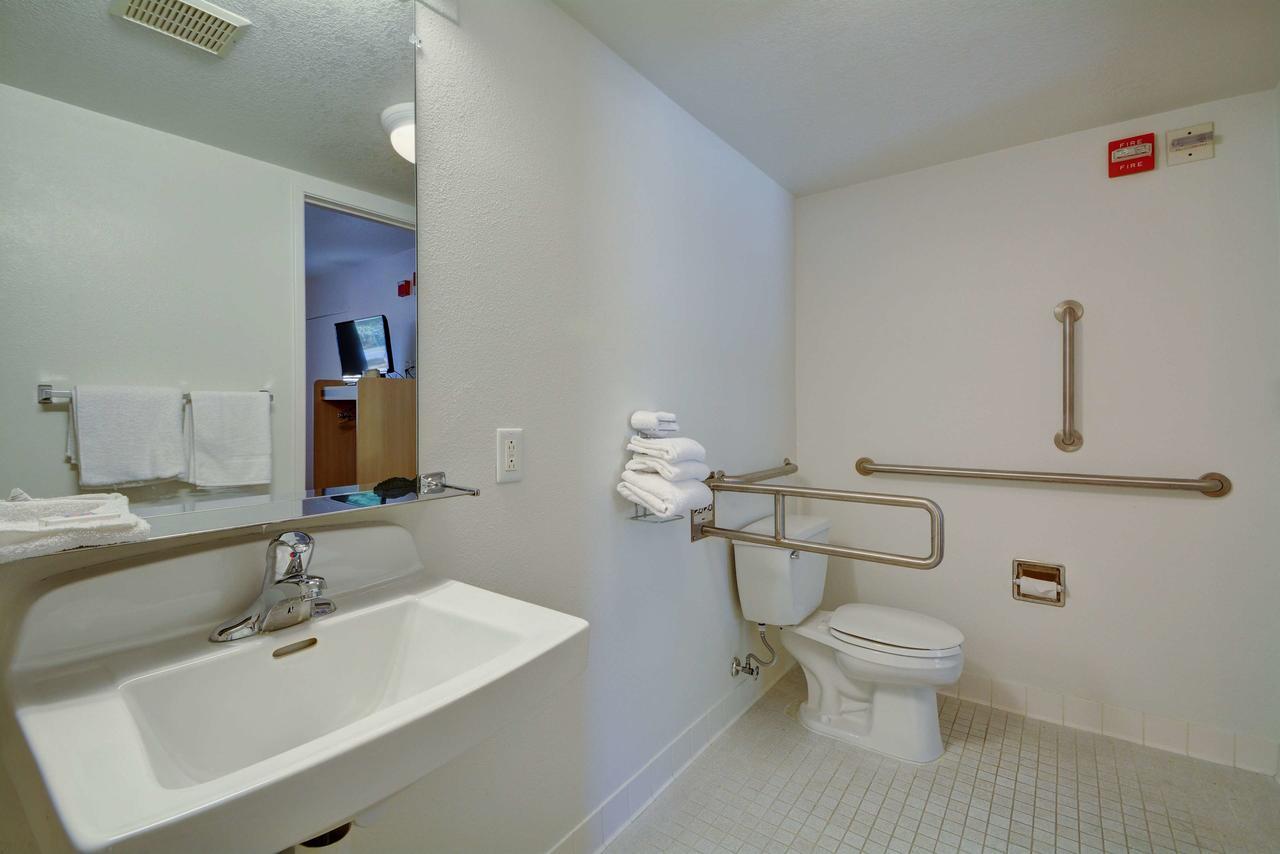 Motel 6-Windsor Locks, Ct - Hartford Zewnętrze zdjęcie