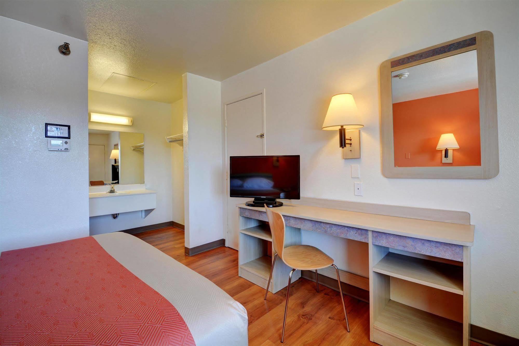 Motel 6-Windsor Locks, Ct - Hartford Zewnętrze zdjęcie